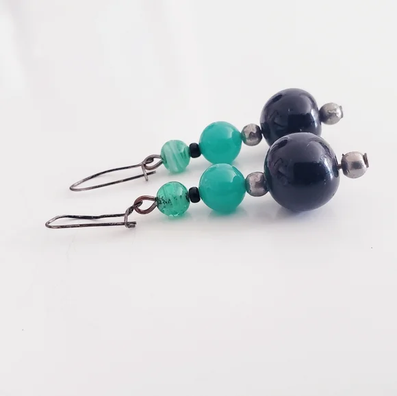 Elegant Green and Black Glass Beaded Dangly Earrings - Picture 2 of 7